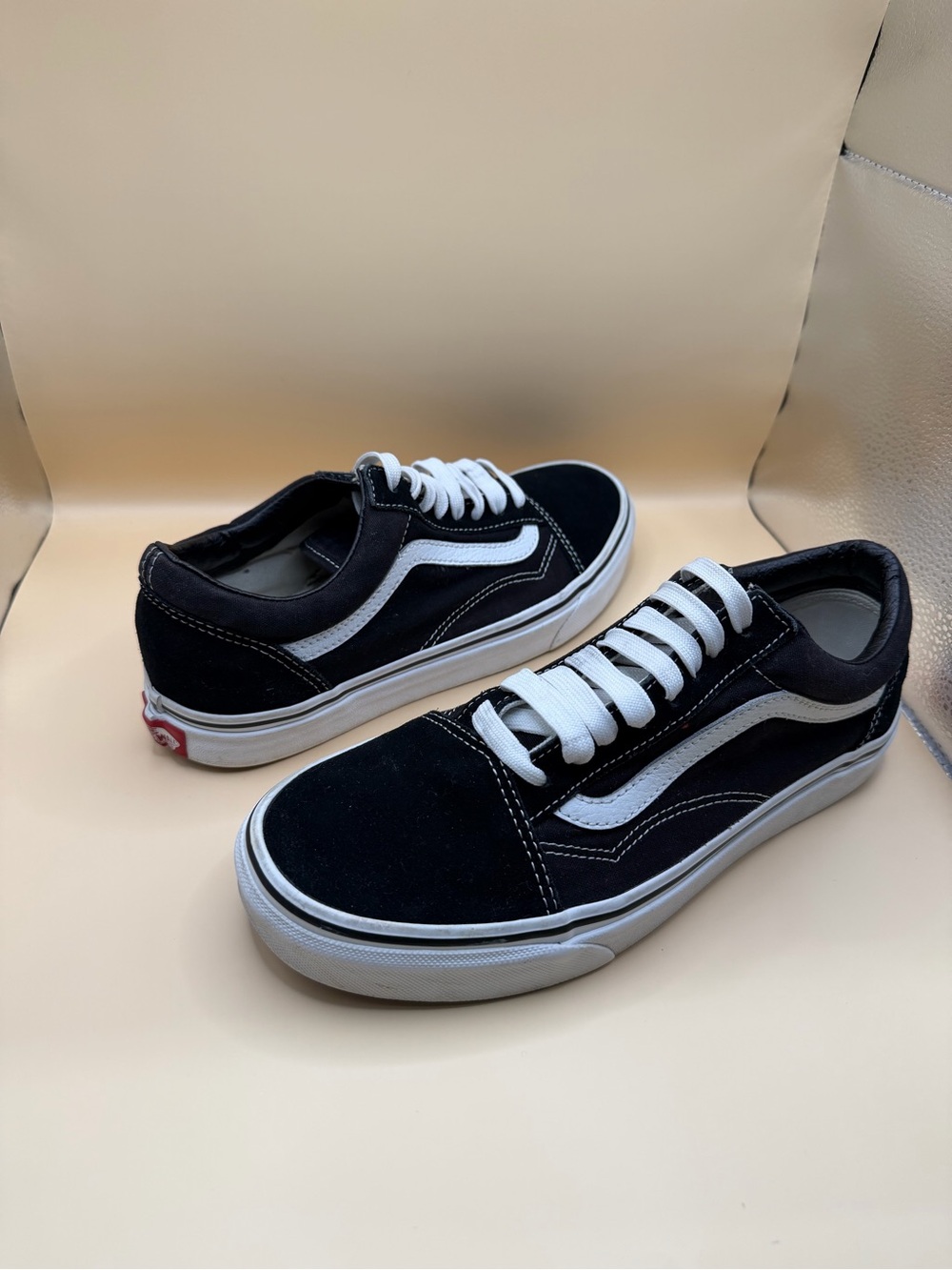 Vans Black and White Low-Top Sneakers Old Skool / Old School shoe